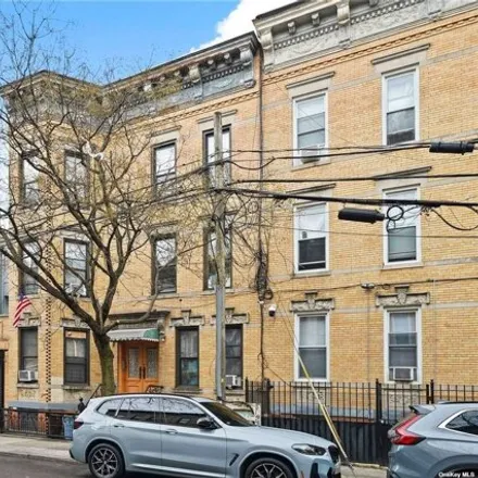 Image 4 - 1811 Centre Street, New York, NY 11385, USA - House for sale