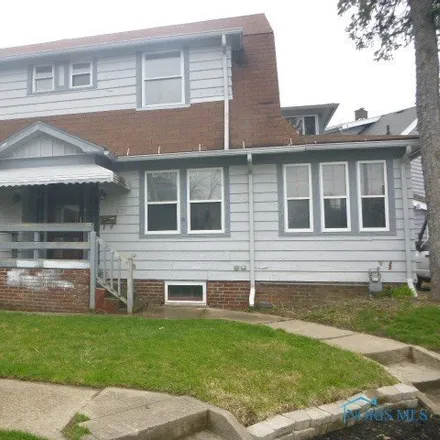 Buy this 4 bed house on 599 Nottingham Terrace in Toledo, OH 43610