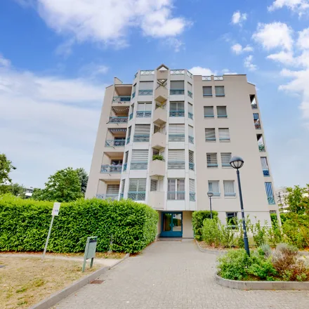 Rent this 4 bed apartment on Chemin des Palettes 20 in 1212 Lancy, Switzerland
