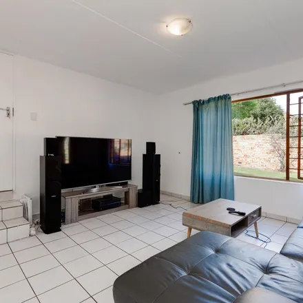 Image 5 - Jan Smuts Avenue, Craighall Park, Rosebank, 2196, South Africa - Townhouse for rent