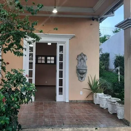 Buy this 6 bed house on Rua Oscar José da Silva in Jardim Europa, Teresópolis - RJ