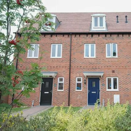 Buy this 3 bed townhouse on 7 Ivy Close in Bilton, CV22 7YS
