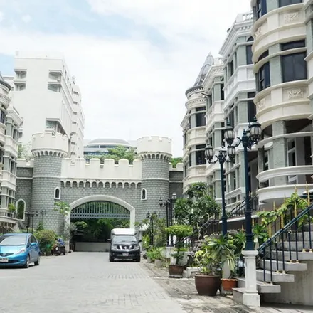 Rent this 1 bed townhouse on Baan Chicha Castle in Sukhumvit 31, Vadhana District