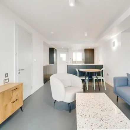 Rent this 1 bed room on Balfron Tower in St Leonard's Road, London