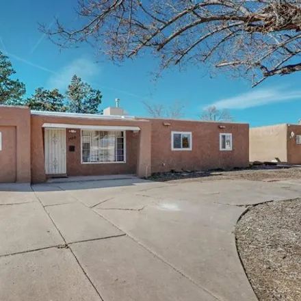 Image 1 - 1475 Rhode Island Street Northeast, Albuquerque, NM 87110, USA - House for sale