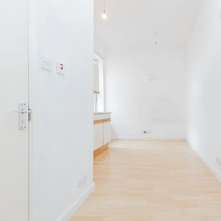 Image 3 - Uchi, 144 Clarence Road, Lower Clapton, London, E5 8DY, United Kingdom - Apartment for rent