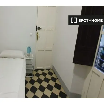 Rent this 6 bed room on Calle Darro del Boquerón in 18001 Granada, Spain