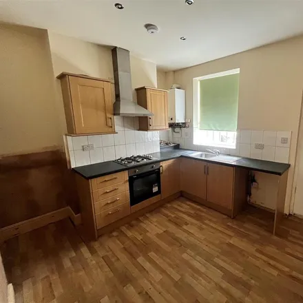 Image 2 - Thurston Street, Burnley, BB11 3DJ, United Kingdom - Townhouse for rent