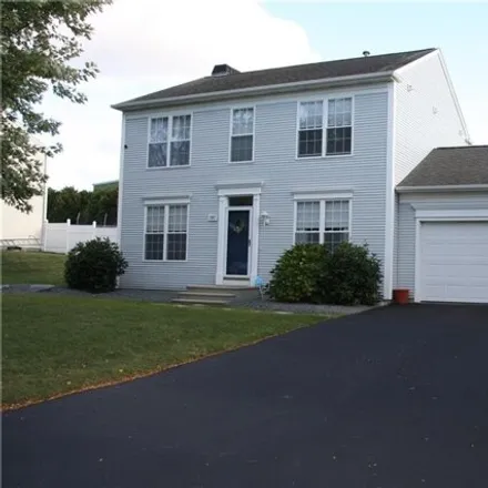 Rent this 3 bed house on 171 Wintergreen Drive in Middletown, RI 02842