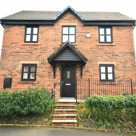 Rent this 3 bed duplex on Lodge Hall Drive in Failsworth, M35 0TX