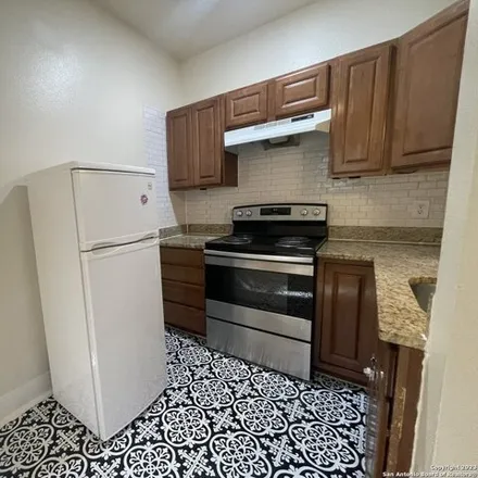 Image 7 - 875 Indianola Street, San Antonio, TX 78210, USA - Apartment for rent