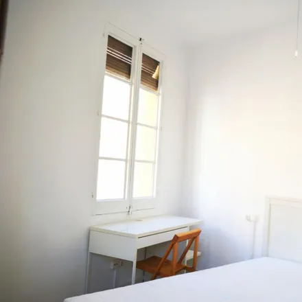 Rent this 4 bed room on Quickgold in Carrer de la Creu Coberta, 08001 Barcelona