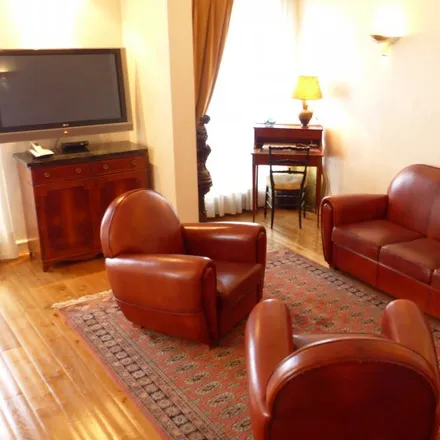 Rent this 2 bed apartment on 1 Rue du Général Delanne in 92200 Neuilly-sur-Seine, France