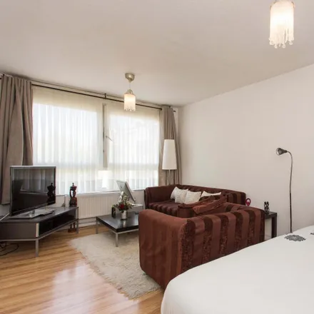 Rent this studio apartment on Edward Street in London, SE8 5HS