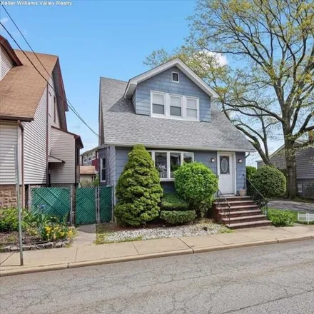 Buy this 3 bed house on 25 Garden Place in Edgewater, Bergen County