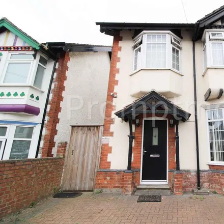 Rent this 9 bed duplex on Highfield Road in Luton, LU4 8BS