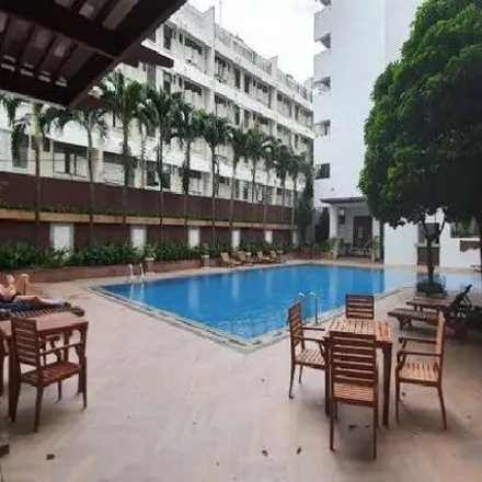 Rent this 3 bed apartment on บล็อก D/E/F in Soi Ngam Du Phli, Suan Phlu