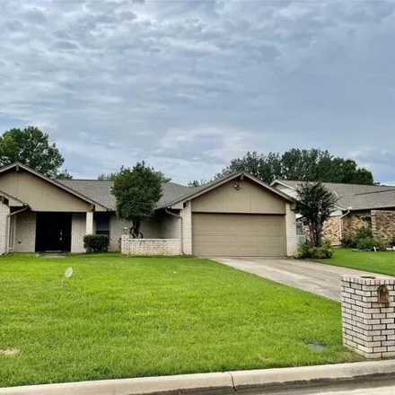 Rent this 3 bed house on 1525 Berkeley Dr in Mansfield, Texas