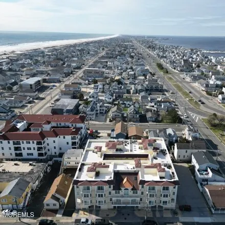 Buy this 4 bed condo on 115 Dupont Avenue in Seaside Heights, NJ 08751