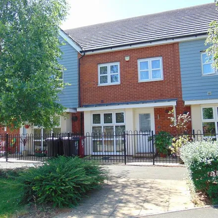 Rent this 3 bed townhouse on Darie Close in Slough, SL1 5FH