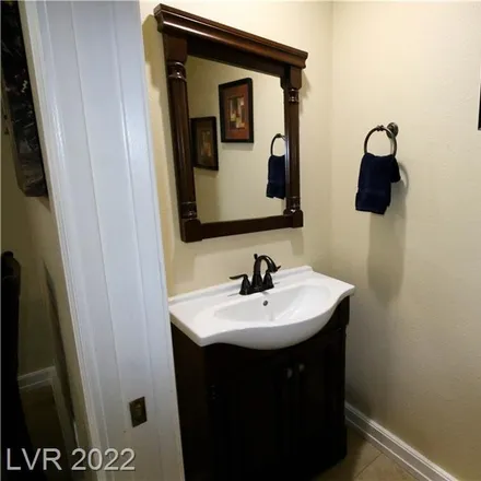 Image 8 - 2072 William Holden Court, Clark County, NV 89142, USA - Townhouse for sale