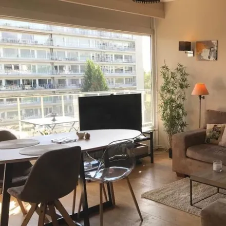 Rent this 2 bed apartment on Avenue des Églantines - Eglantierenlaan 43 in 1150 Woluwe-Saint-Pierre - Sint-Pieters-Woluwe, Belgium