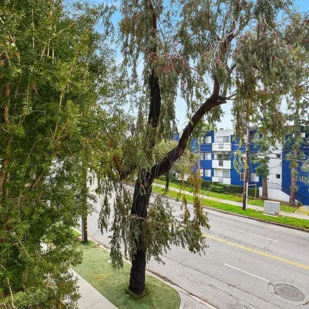 Rent this 2 bed apartment on Sunset & Muskingum in West Sunset Boulevard, Los Angeles