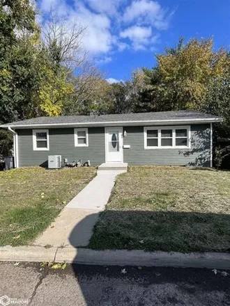 Buy this 3 bed house on 354 South Woodlawn Avenue in Burlington, IA 52601