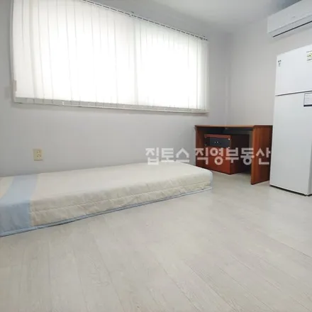Rent this studio apartment on 서울특별시 서대문구 홍은동 410-40