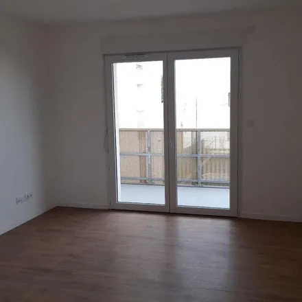 Rent this 2 bed apartment on Police Municipale in Rue Georges Clemenceau, 37270 Montlouis-sur-Loire