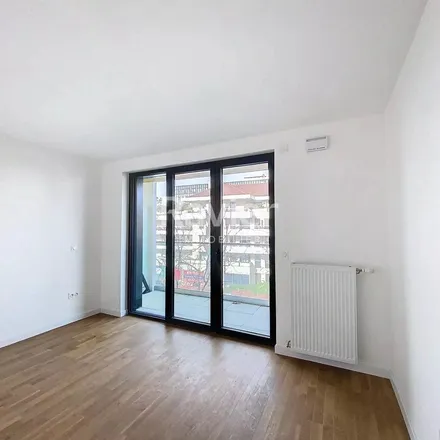 Rent this 4 bed apartment on 21 Rue du Mont Valérien in 92150 Suresnes, France
