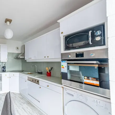 Rent this 2 bed apartment on 93330 Neuilly-sur-Marne