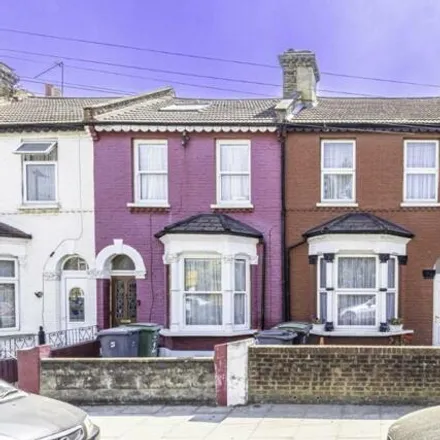 Buy this 3 bed townhouse on Bromley Road in London, N17 0AR