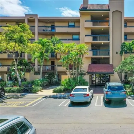 Buy this 2 bed condo on 310 Egret Circle in Delray Beach, FL 33444