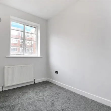 Image 2 - Shaftesbury Grove, Newcastle upon Tyne, NE6 5JB, United Kingdom - Apartment for rent