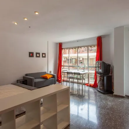 Rent this 5 bed room on Carrer del Pintor Zariñena in 46001 Valencia, Spain
