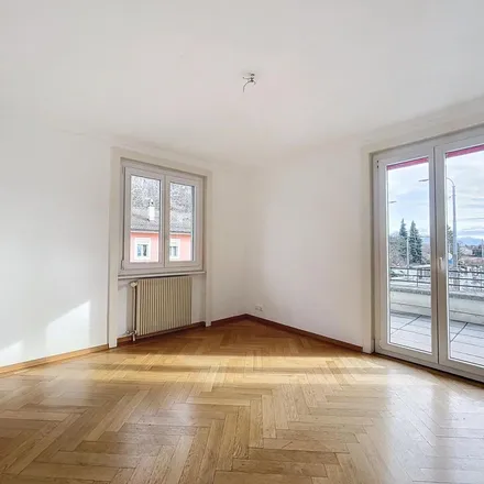 Rent this 7 bed apartment on Collège du Mottier in Chemin de la Perrause, 1052 Le Mont-sur-Lausanne