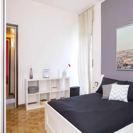 Rent this 3 bed room on Via Savona in 72, 20144 Milan MI