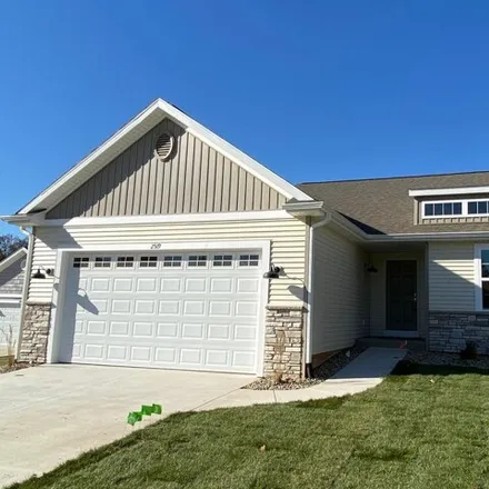 Buy this 2 bed condo on 2451 Hunters Run in Comstock Charter Township, MI 49048