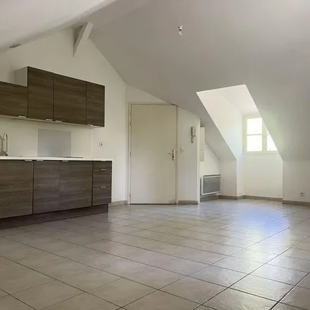 Image 3 - 32e Rue des Jardiniers, 60300 Senlis, France - Apartment for rent
