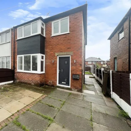 Rent this 3 bed duplex on Wigan Road in Leigh, WN7 5EP
