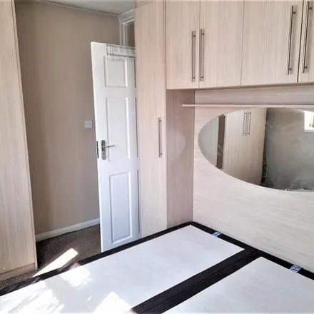 Rent this 4 bed duplex on Ashford Avenue in London, UB4 0NB