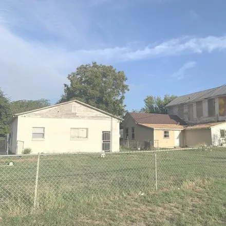 Buy this 2 bed house on French Elementary School in 611 East French Street, Cuero