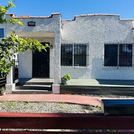 Rent this 3 bed house on 2982 South Palm Grove Avenue in Los Angeles, CA 90016