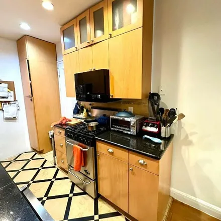 Rent this 2 bed apartment on 405 East 72nd Street in New York, NY 10021