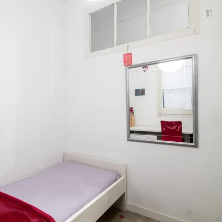 Rent this 3 bed room on Carrefour Express in Plaça del Pedró, 08001 Barcelona