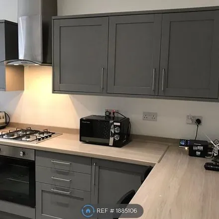 Rent this 5 bed townhouse on Alpha Street in Salford, M6 5JY
