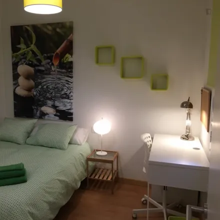 Rent this 4 bed room on Bismillah in Carrer de Pi i Margall, 08001 Barcelona