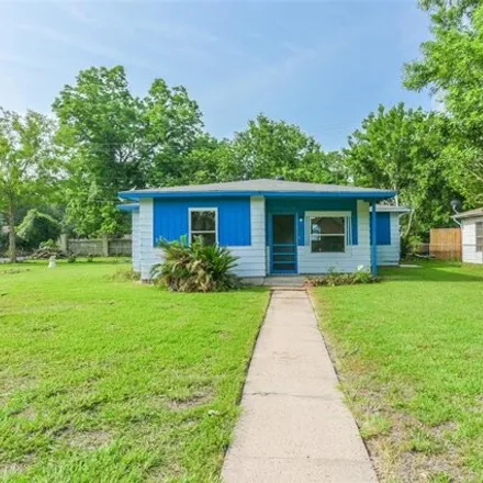 Buy this 3 bed house on 403 W Homan St in Baytown, Texas