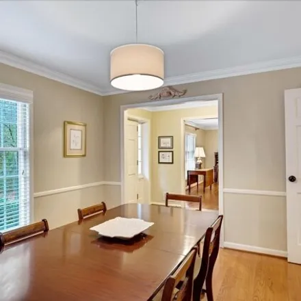 Image 2 - 1668 Parliament Drive, Dunwoody, GA 30338, USA - House for sale